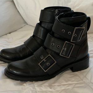 Blondo Black Leather Ankle Bootie. Size 8.5.